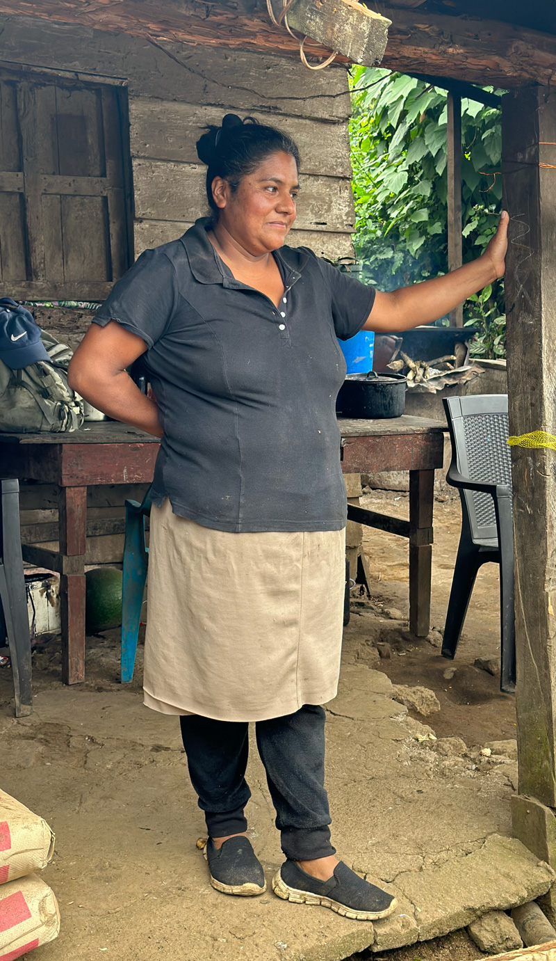 rosangel-el-salvador-coffee-farmer